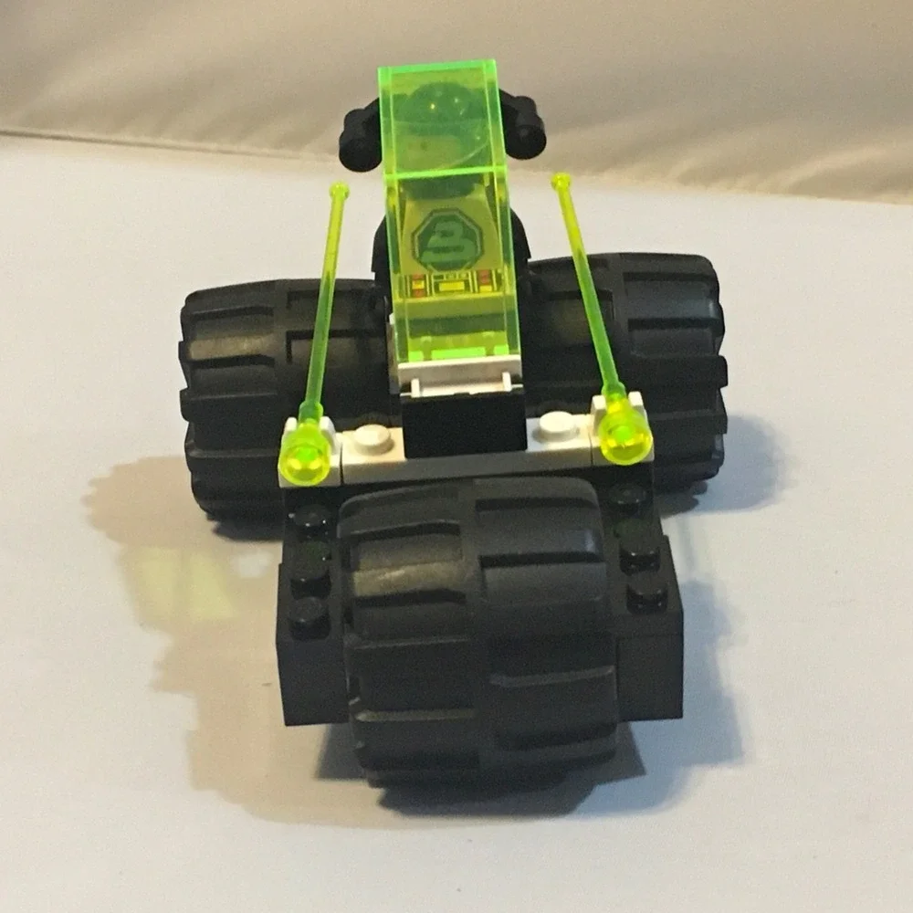 Space LEGO Blacktron II Tri-Wheeled Tyrax (6851)